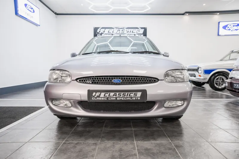 Ford escort gym7qrq1w6xvkg9qwxbvd