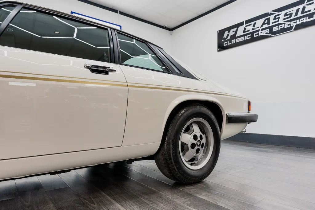 1986 jaguar xj s he 5.3 v12 tudor white 16813 miles ilzd  1shjjvcrwwssmbw