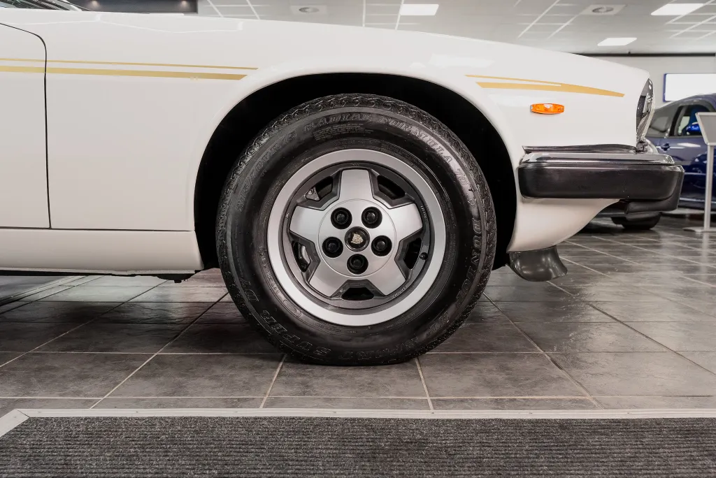 1986 jaguar xj s he 5.3 v12 tudor white 16813 miles nqvvhzbxrwuou4qwrvpb3