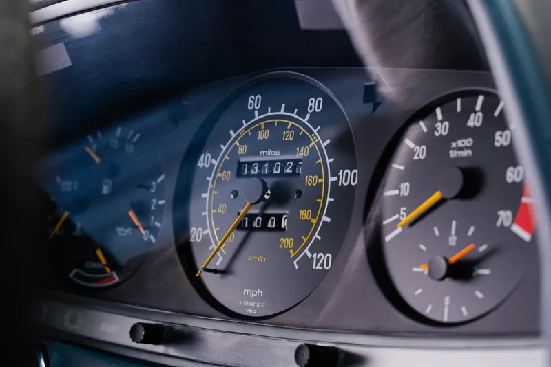Mercedes benz 230e b8 pkor4ucahcwthg dw6