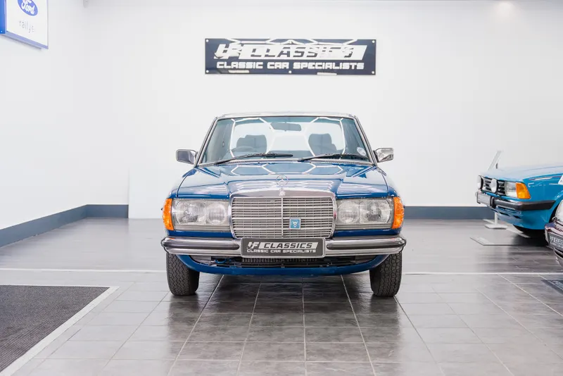 Mercedes benz 230e bhz5hjb1hwb1hnvuyjmy3