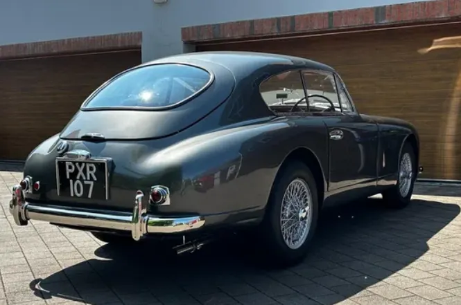 Aston martin db24 r8r9f4mghw pgazrxmlct