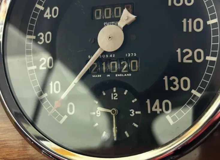 Aston martin db24 bzuewb4ishezldaxz6z53