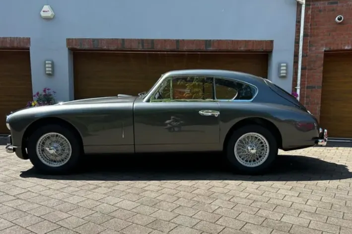 Aston martin db24 w6ytal1paizumj8qxruuj
