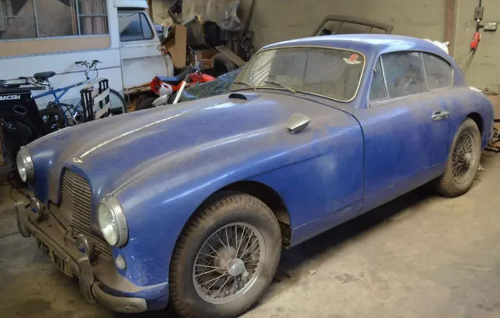 Aston martin db24 zepu7xg1b7uoeqbyej3ow