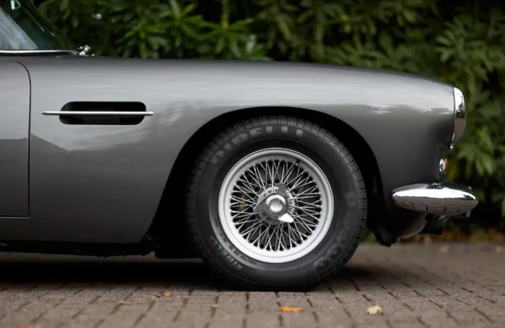 Aston martin db4 series 4 mcetsxmgezuen2jtjnw9w