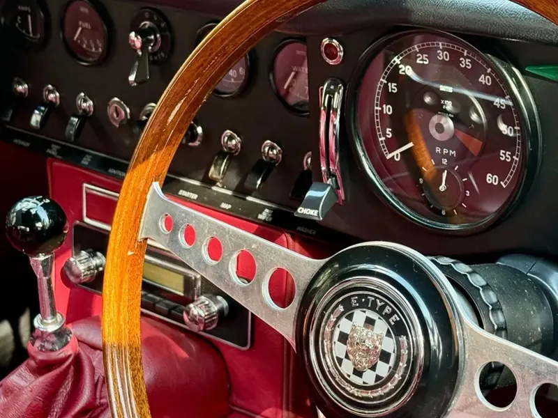 Jaguar e type p03szhrai1rgbuuojkgal