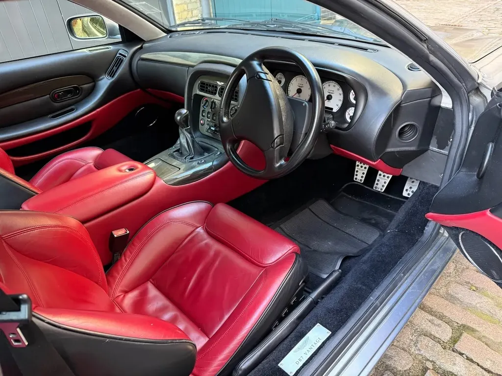 Aston martin db7 33eovaz1houjocq6k8co9