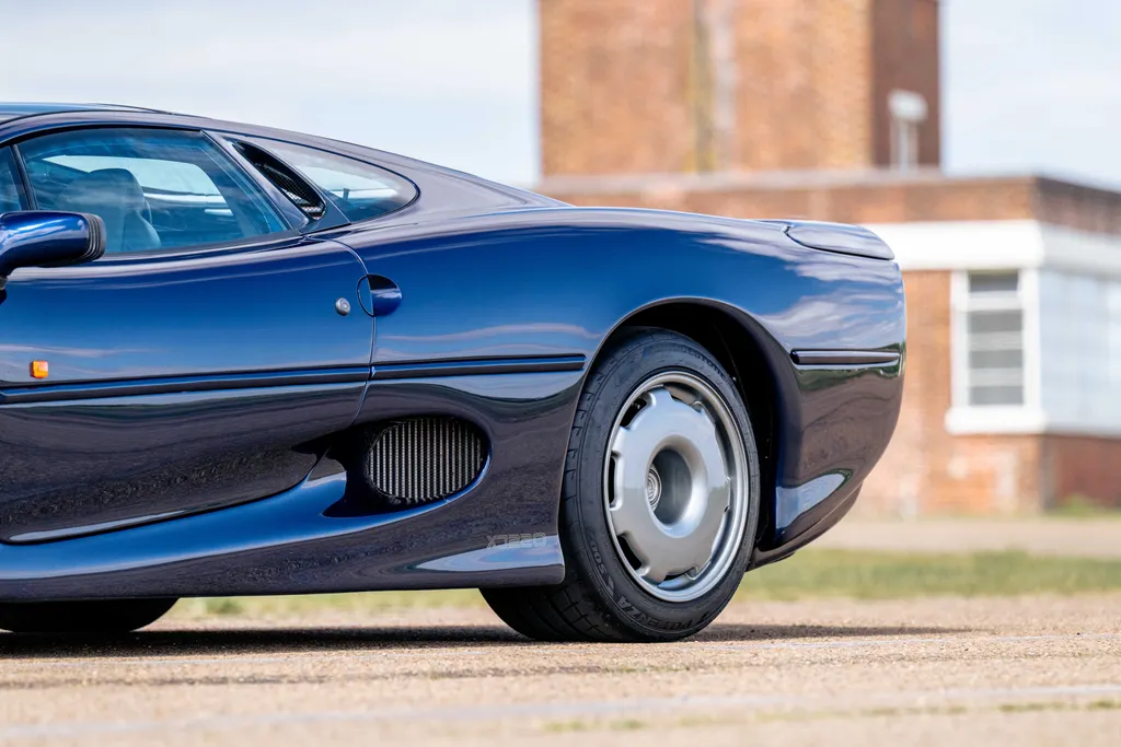 Jaguar xj220 aop4rm0d8zj3ains8uznf