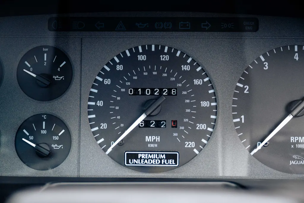 Jaguar xj220 e ovujndpflvoeknavxhh