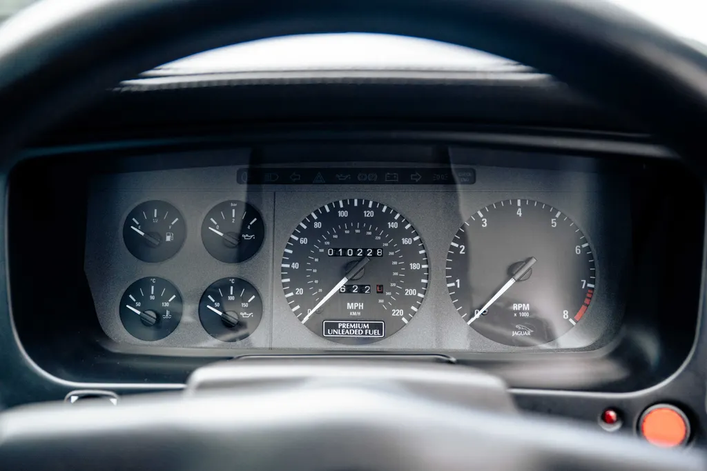 Jaguar xj220 vssxfxngcmu7lnwqy760c