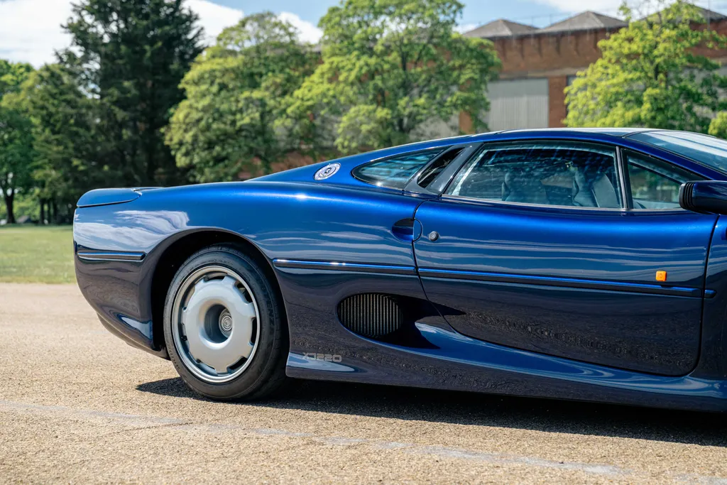 Jaguar xj220 tiygfqcub3hdjn0iehokk