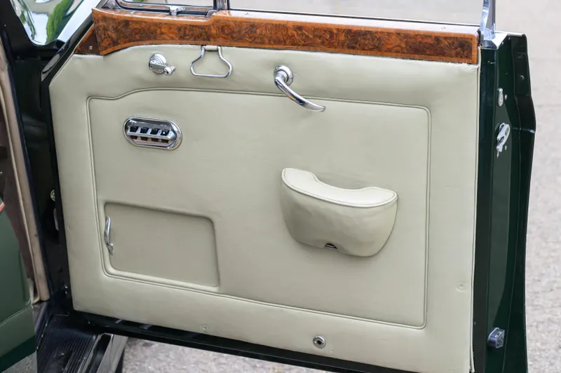 Bentley s2 4w9hltwyo4v2jjgd fk9f