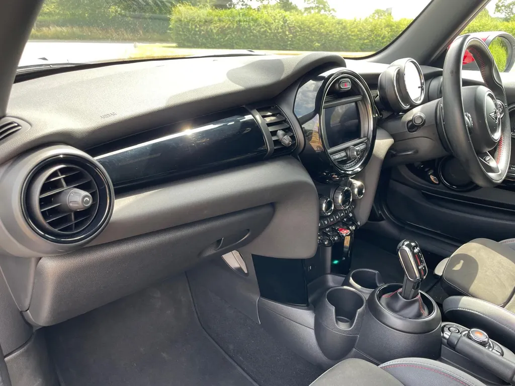 Mini hatchback ewc81 y5oiqj34zls4jrw