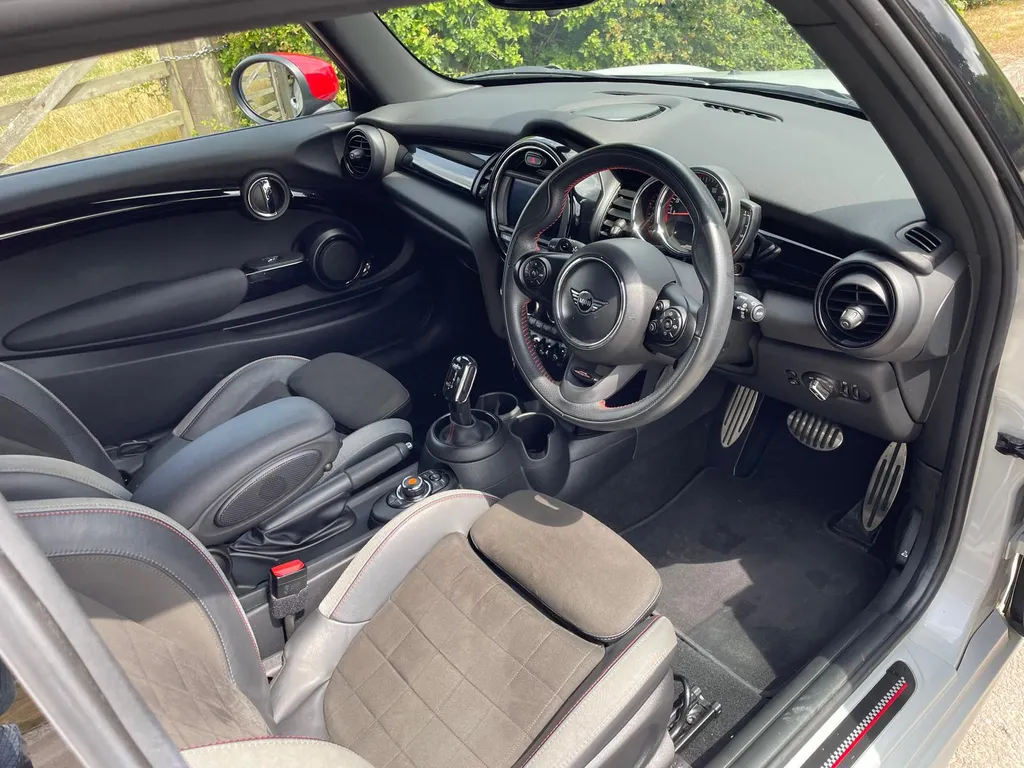 Mini hatchback fbrwq8med0cccxzhzgsgr