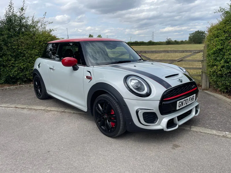 Mini hatchback orbeoo52rcnxk874rnfb8