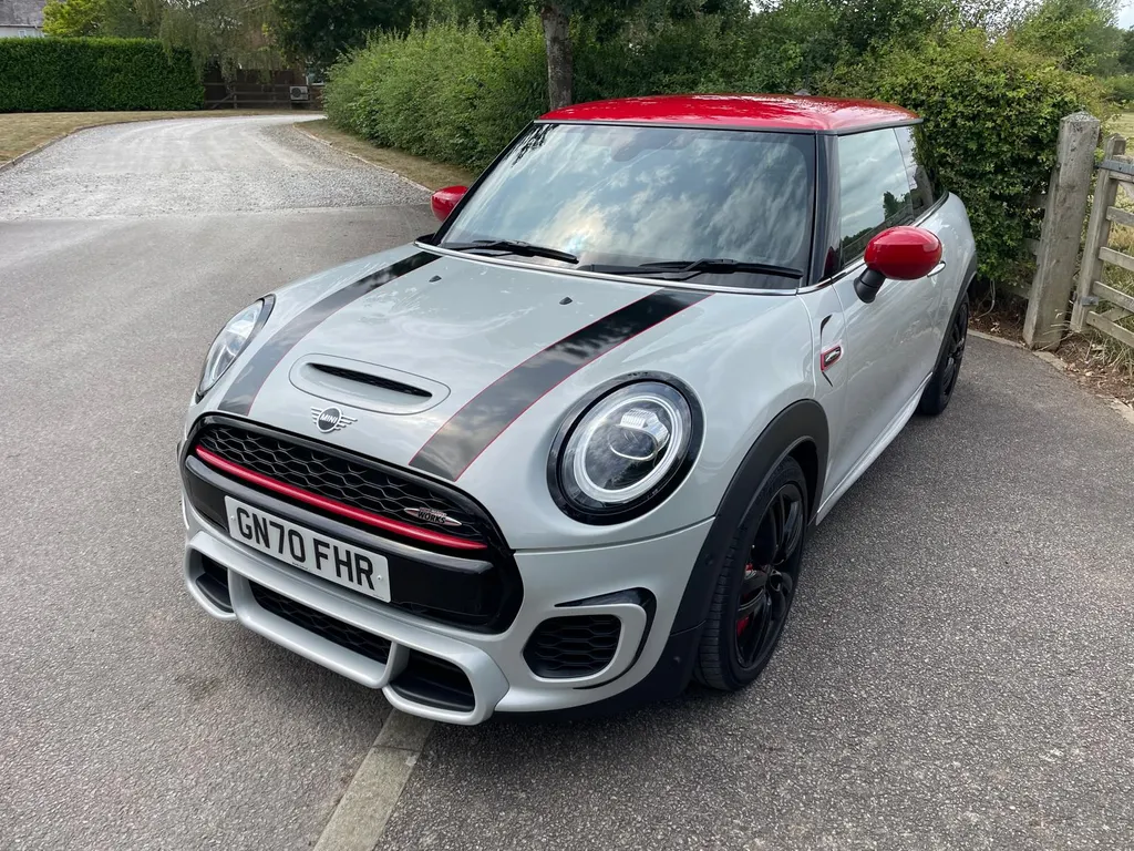 Mini hatchback qz2g3cb56omuoqooqwrcw