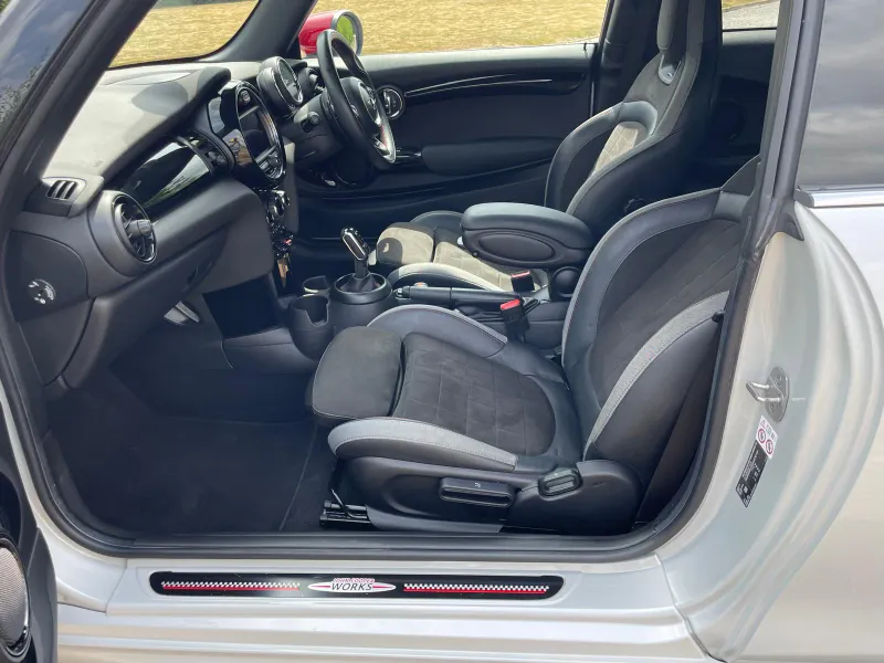 Mini hatchback qz19pihus hf6e7eqgqih