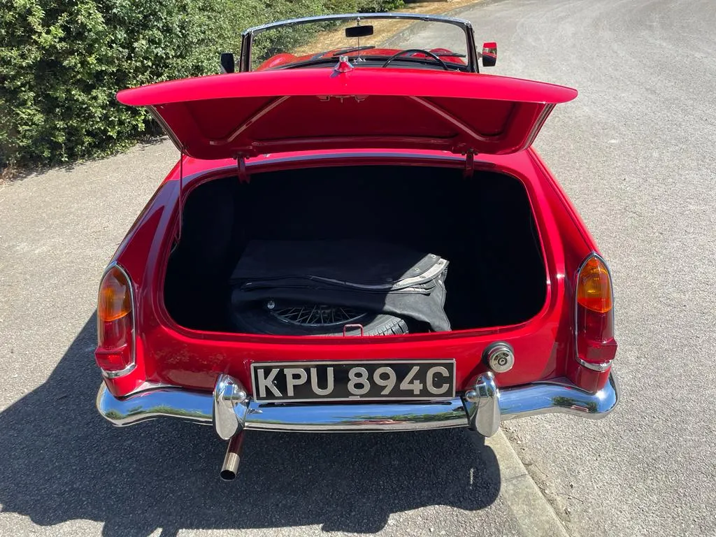 Mg b roadster q8 brrmdxcimu5re7pjui