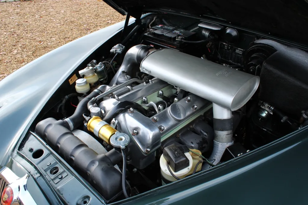 Jaguar s type hchxyfjhnazgez4ijbihb