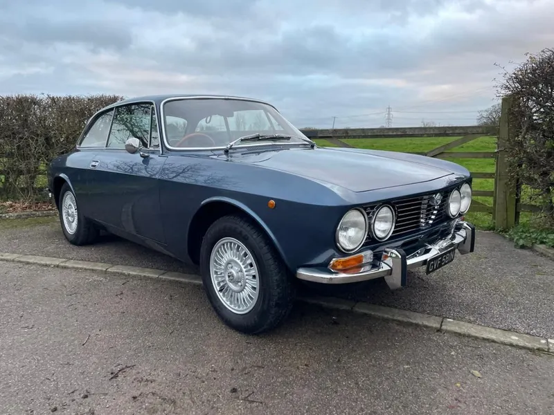 Alfa romeo  2000 gtv uk car m8ebsekcr hbod1cbszp9