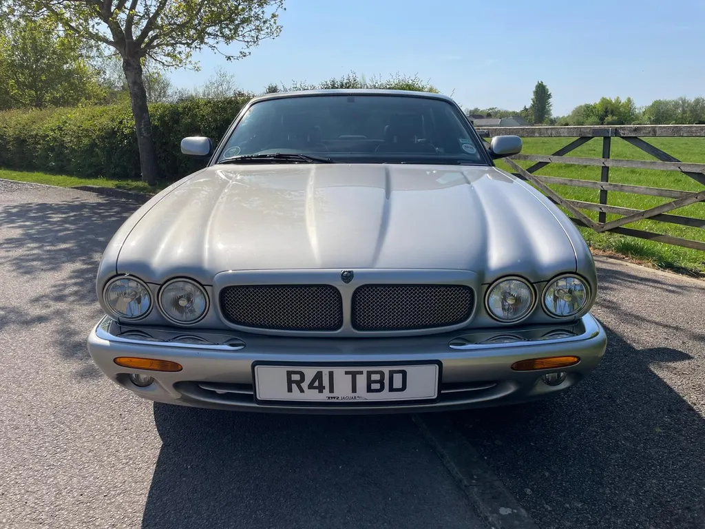Jaguar v8 xj series 5d4yfacktqwqy tqbcdlu