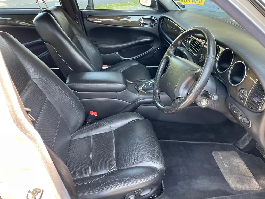 Jaguar v8 xj series ahbbt0epst2ykppctzu3r