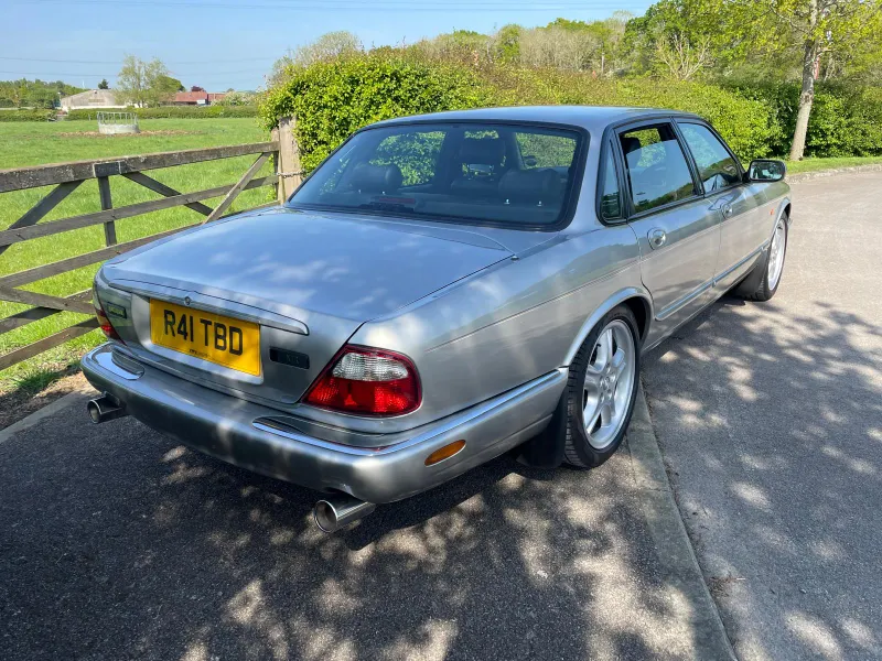 Jaguar v8 xj series bayjgrx9y7hpr1im9u8ci