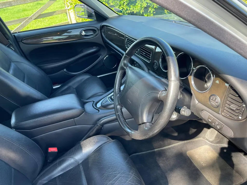 Jaguar v8 xj series cq02e7bv46fl8zqqjvphm