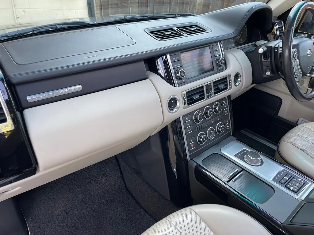 Land rover range rover jjy8v6focnh39zhri2 1q