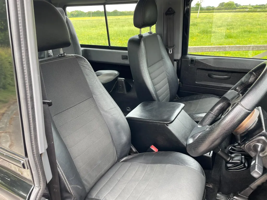 Land rover defender 3umnjgo2q5tehnbausklc