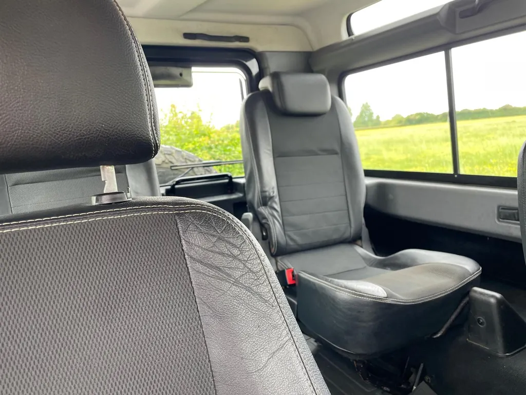 Land rover defender lp14w8ffxfssz0dzzqx4t