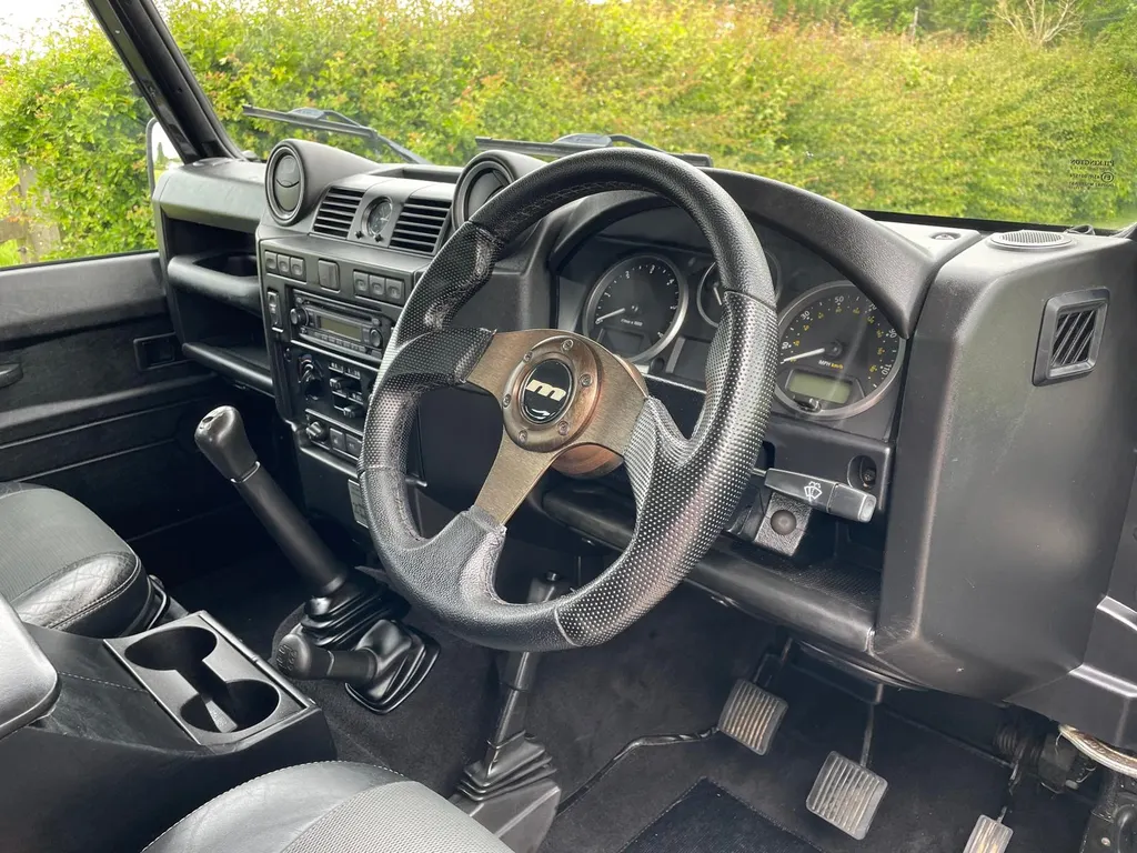 Land rover defender uuatfd1qeyskucjkxgsui