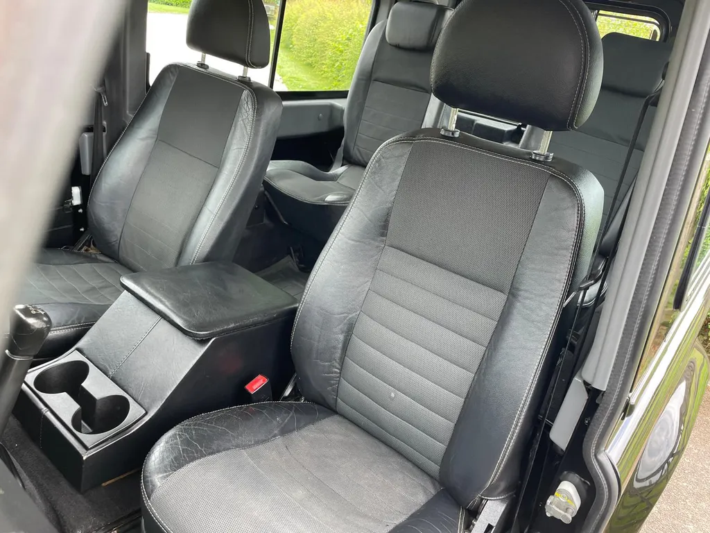 Land rover defender dlyyqjtmosco5rlfs9owm