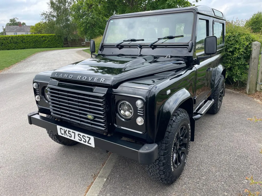 Land rover defender s8ffyhu4kqiwcqyk2zmg2