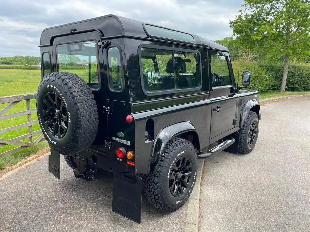 Land rover defender vu6uowmeway56kxpom5kk