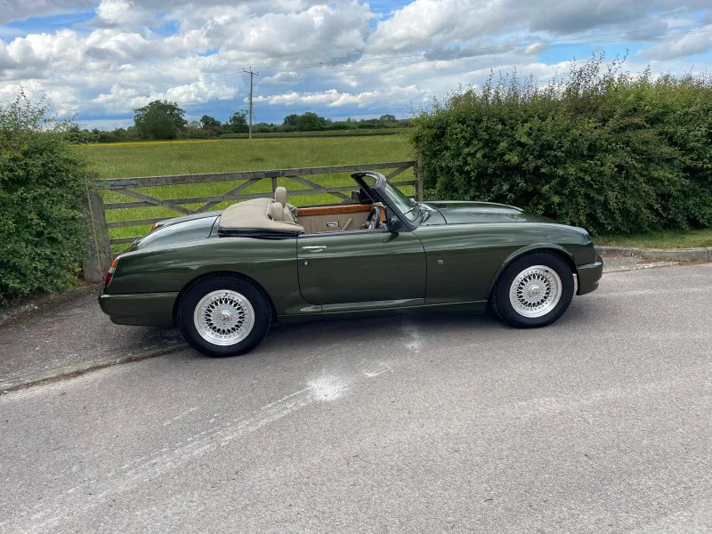 Mg roadster ga0v2wotpva75cuysygza