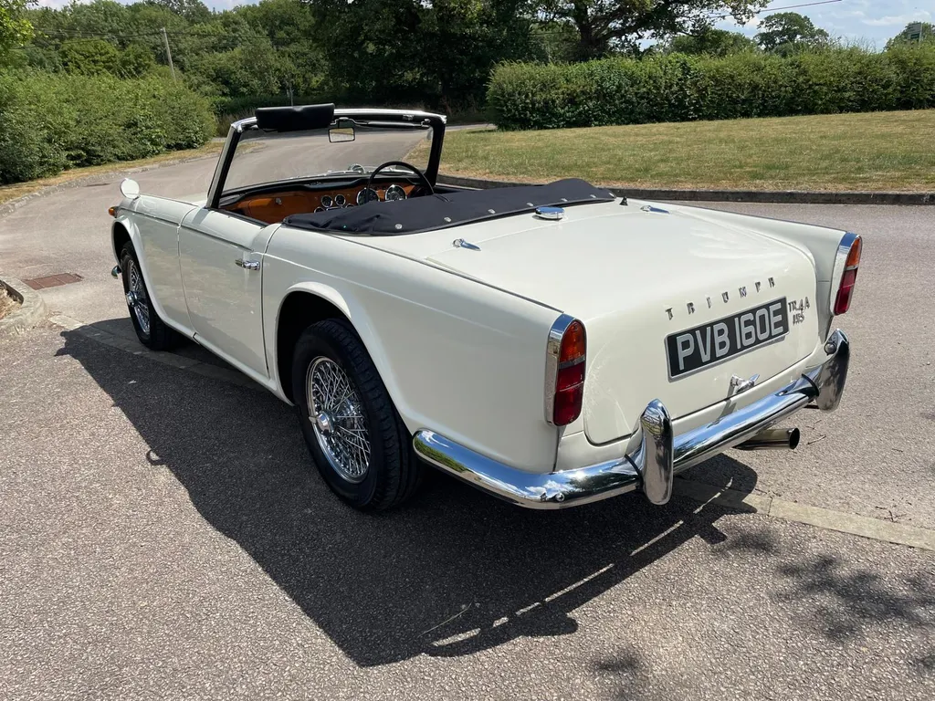 Triumph tr4a ctjqdwqw3dewtgyulwiy 