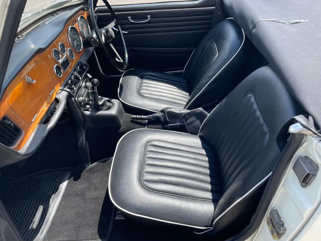 Triumph tr4a suaufhxc2hqhc8pug779h