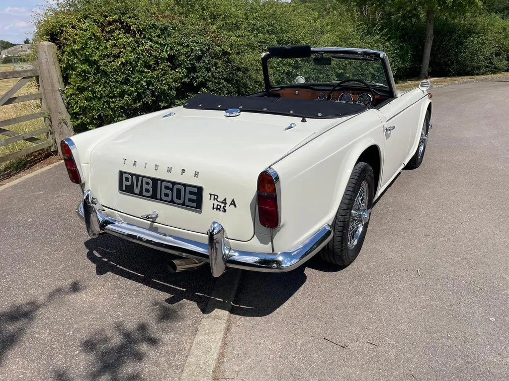 Triumph tr4a mln1z0vwaylju98uktryv