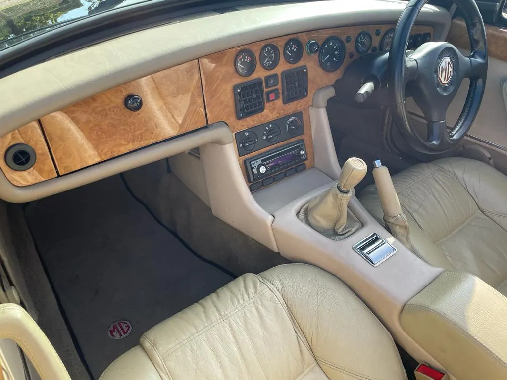Mg roadster 8dtvm3no7grpzkf nyppz