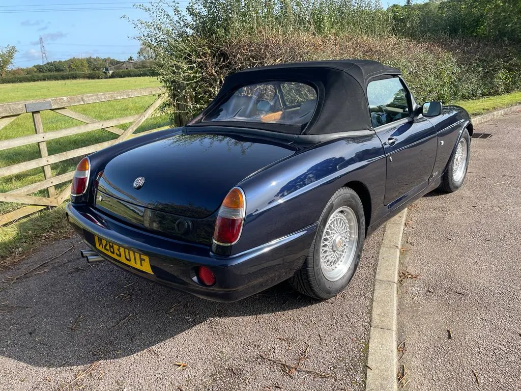 Mg roadster 92s6ihi9xyj8agl9w67ma