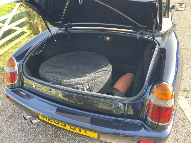 Mg roadster j0decbh nsqguc1w mcim