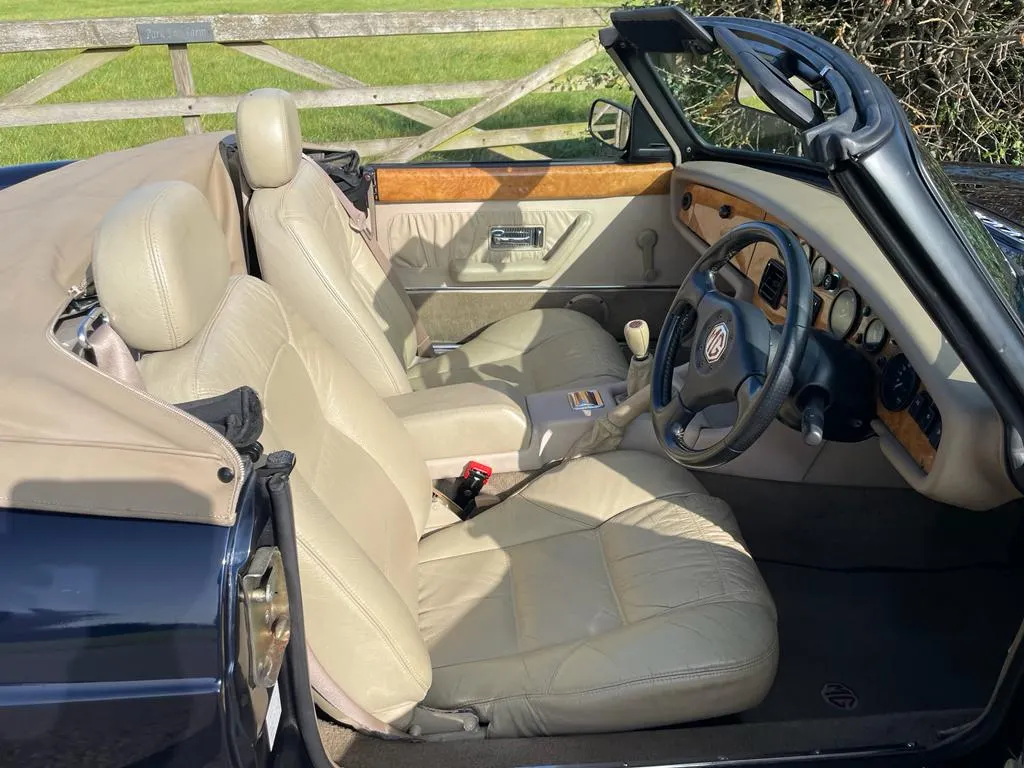 Mg roadster mccutakpojqsvpvr37wf 