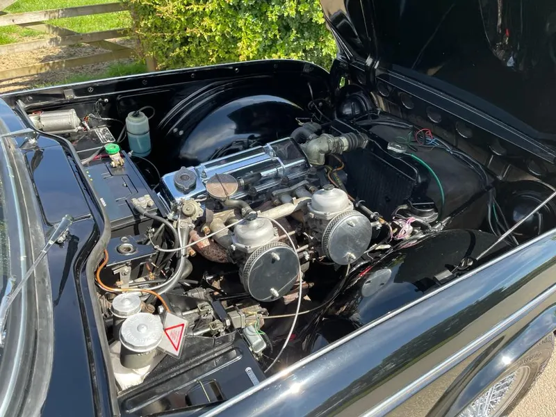 Triumph tr4 a tzvfgd028g9mjfq8fzumn