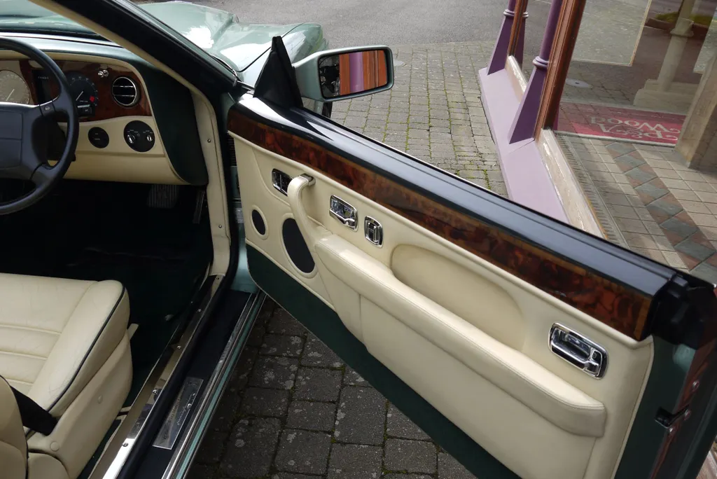 Bentley azure 0zemh4tlq5epaq7w6wmod