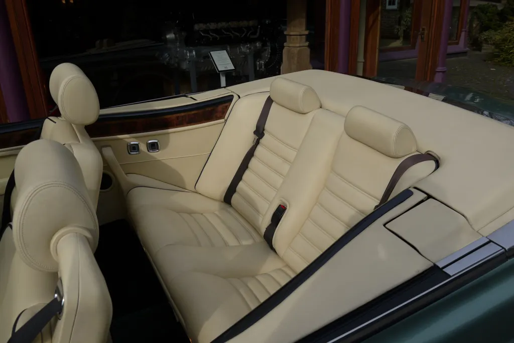 Bentley azure ivxyvzpaqxiwwujqze8mz