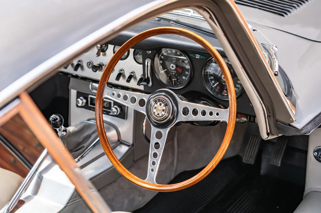 Jaguar e type 9esi5rew9avcgd555jb3l