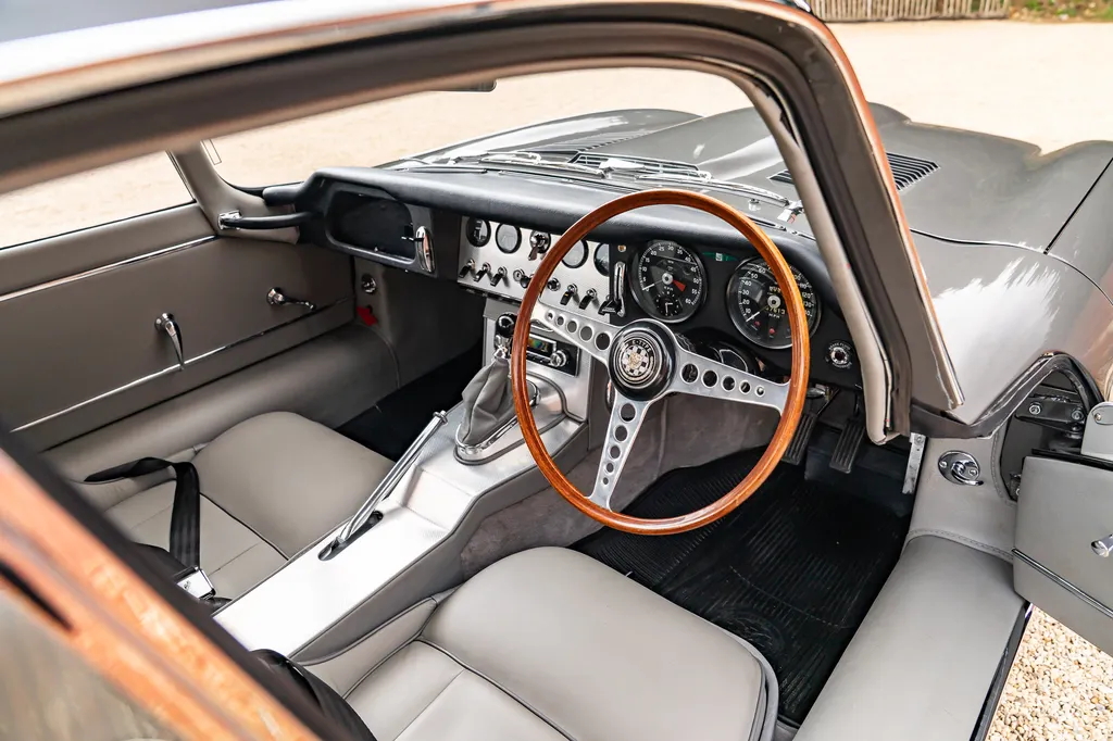 Jaguar e type lem8vjk19we2mbotv2thg