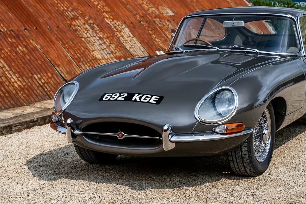 Jaguar e type qbvcoudiuvfz7re30gizv